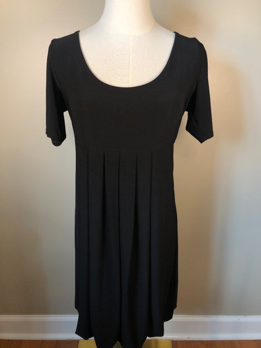 WHBM Bubble Hem Black Mini Dress Scoop Neck Pleated Sz M Y2K Little Black Dress